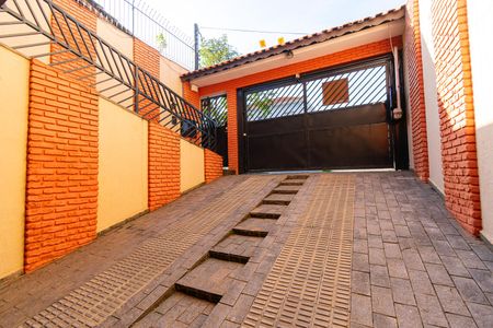 Casa à venda com 240m², 3 quartos e 6 vagasEntrada