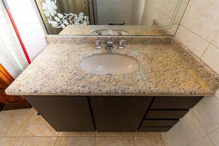 Casa à venda com 240m², 3 quartos e 6 vagasBanheiro 2