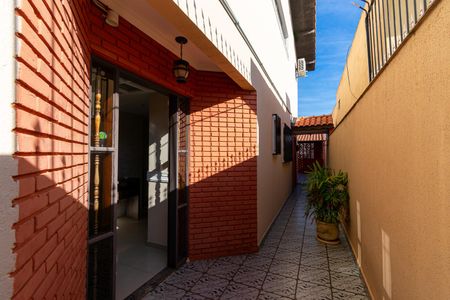 Casa à venda com 240m², 3 quartos e 6 vagasEntrada