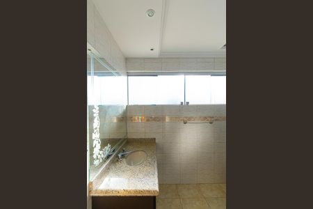 Casa à venda com 240m², 3 quartos e 6 vagasBanheiro 2
