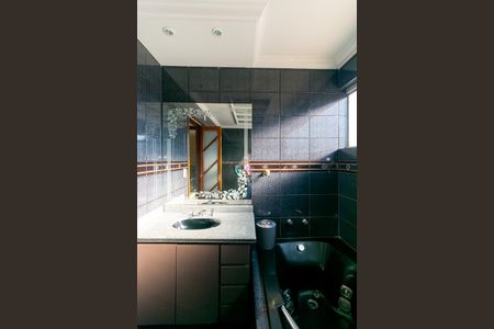 Casa à venda com 240m², 3 quartos e 6 vagasBanheiro da Suíte