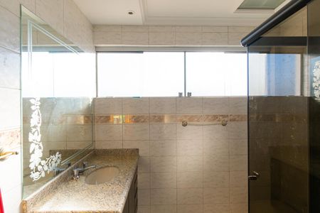 Casa à venda com 240m², 3 quartos e 6 vagasBanheiro 2