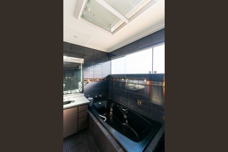 Casa à venda com 240m², 3 quartos e 6 vagasBanheiro da Suíte