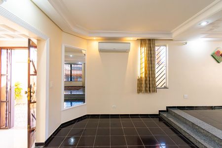Casa à venda com 240m², 3 quartos e 6 vagasSala