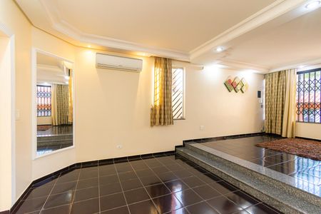 Casa à venda com 240m², 3 quartos e 6 vagasSala