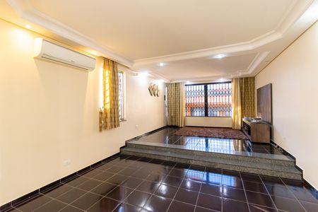 Casa à venda com 240m², 3 quartos e 6 vagasSala