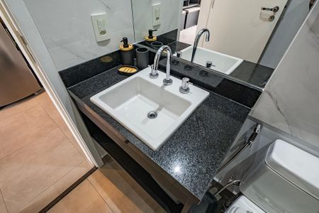 Banheiro de kitnet/studio para alugar com 1 quarto, 32m² em Pinheiros, São Paulo