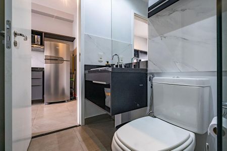 Banheiro de kitnet/studio para alugar com 1 quarto, 32m² em Pinheiros, São Paulo