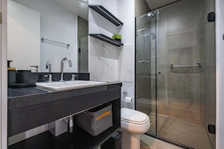 Banheiro de kitnet/studio para alugar com 1 quarto, 32m² em Pinheiros, São Paulo