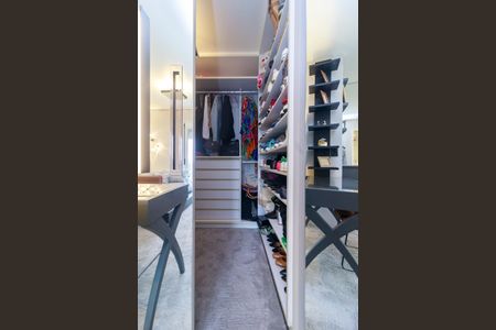 Apartamento à venda com 189m², 3 quartos e 2 vagasSuíte 2 - Closet