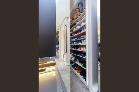 Apartamento à venda com 189m², 3 quartos e 2 vagasSuíte 2 - Closet