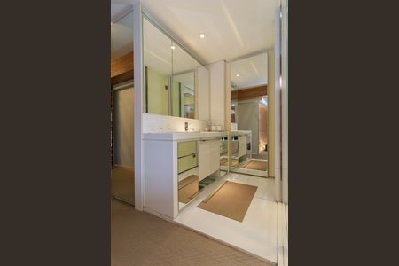 Apartamento à venda com 189m², 3 quartos e 2 vagasSuíte Principal - Banheiro