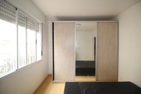 Quarto 2 de apartamento para alugar com 3 quartos, 65m² em Vila Ipiranga, Porto Alegre