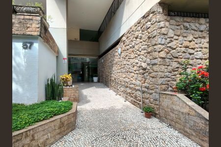 Apartamento para alugar com 77m², 2 quartos e 1 vagaFachada e portaria