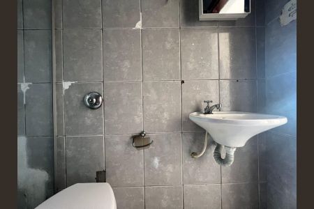 Banheiro de apartamento à venda com 1 quarto, 18m² em Canaa, Belo Horizonte