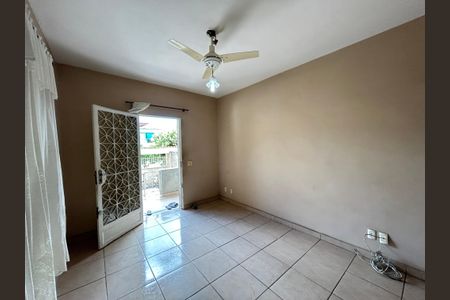 Casa para alugar com 200m², 2 quartos e 2 vagasSala