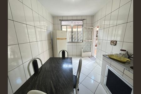 Casa para alugar com 200m², 2 quartos e 2 vagasCozinha