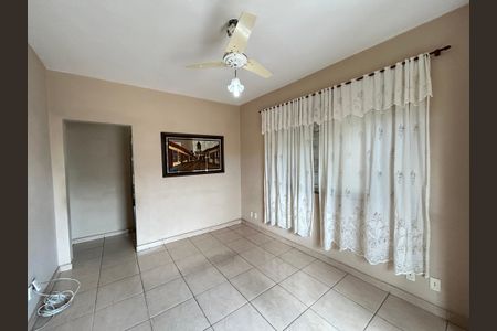 Casa para alugar com 200m², 2 quartos e 2 vagasSala