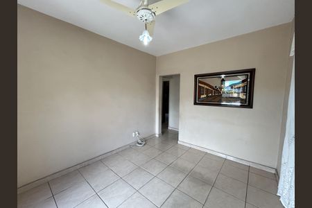 Sala de casa para alugar com 2 quartos, 200m² em Bento Ribeiro, Rio de Janeiro