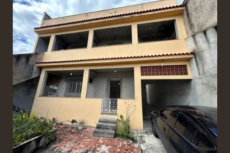 Casa para alugar com 200m², 2 quartos e 2 vagasFachada