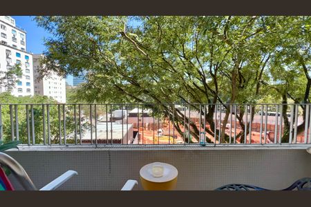 Apartamento à venda com 95m², 2 quartos e sem vagaVaranda