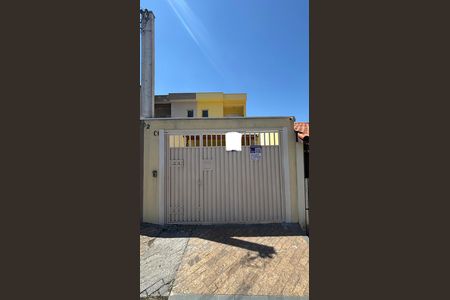 Casa à venda com 126m², 3 quartos e 2 vagas Casa à venda com 126m², 3 quartos e 2 vagasFachada
