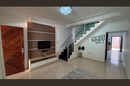 Casa à venda com 126m², 3 quartos e 2 vagas Casa à venda com 126m², 3 quartos e 2 vagasSala