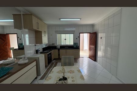 Casa à venda com 126m², 3 quartos e 2 vagas Casa à venda com 126m², 3 quartos e 2 vagasCozinha