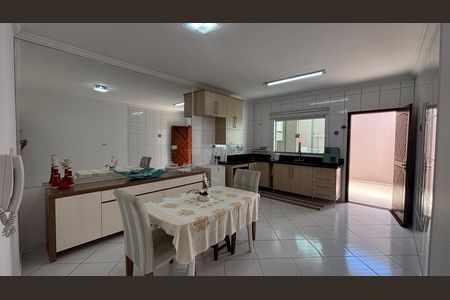 Casa à venda com 126m², 3 quartos e 2 vagas Casa à venda com 126m², 3 quartos e 2 vagasCozinha
