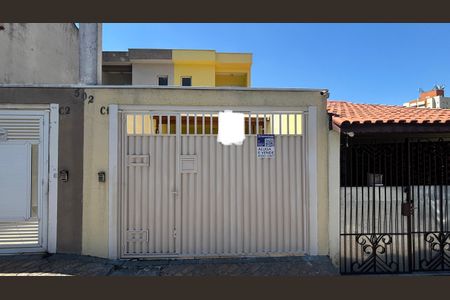 Casa à venda com 126m², 3 quartos e 2 vagas Casa à venda com 126m², 3 quartos e 2 vagasFachada