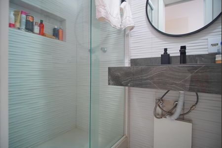 Banheiro da Suíte de apartamento à venda com 3 quartos, 79m² em Jardim Sabará, Porto Alegre