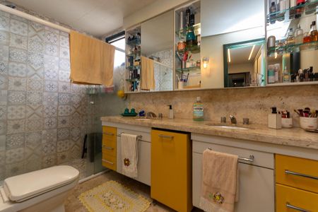 Apartamento à venda com 158m², 3 quartos e 3 vagasBanheiro do quarto 1 Suíte