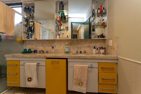 Apartamento à venda com 158m², 3 quartos e 3 vagasBanheiro do quarto 1 Suíte