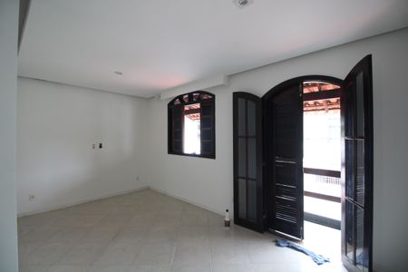Sala de casa de condomínio para alugar com 2 quartos, 75m² em Taquara, Rio de Janeiro