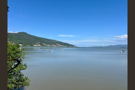 Casa para alugar com 230m², 2 quartos e 3 vagasVista 