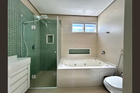 Casa para alugar com 230m², 2 quartos e 3 vagasBanheiro suíte 