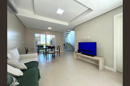 Casa para alugar com 230m², 2 quartos e 3 vagasSala 