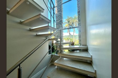 Casa para alugar com 230m², 2 quartos e 3 vagasEscada 