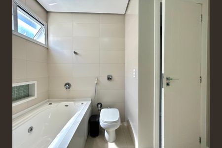 Casa para alugar com 230m², 2 quartos e 3 vagasBanheiro suíte 