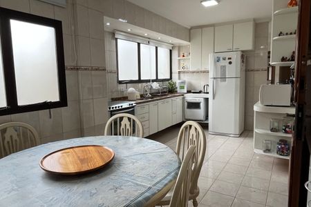 Apartamento para alugar com 196m², 4 quartos e 2 vagasCozinha 