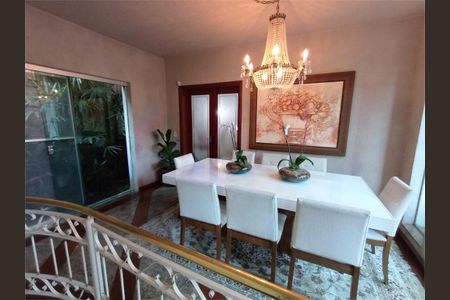 Casa à venda com 4 quartos, 1000m² em Vila Irmaos Arnoni, São Paulo