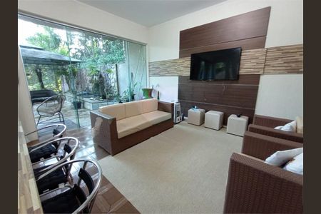 Casa à venda com 4 quartos, 1000m² em Vila Irmaos Arnoni, São Paulo