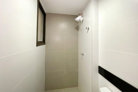 Banheiro de kitnet/studio para alugar com 1 quarto, 40m² em Santa Tereza, Belo Horizonte