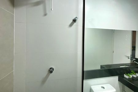 Banheiro de apartamento à venda com 1 quarto, 40m² em Santa Tereza, Belo Horizonte