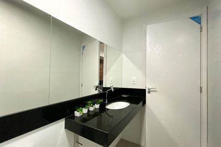 Banheiro de apartamento à venda com 1 quarto, 40m² em Santa Tereza, Belo Horizonte