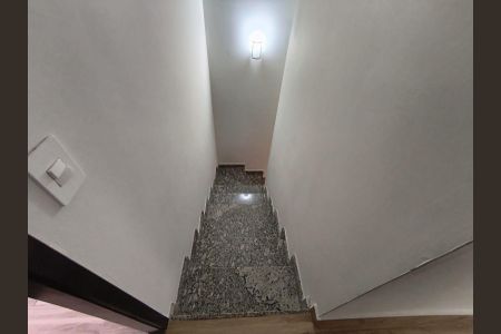 Casa à venda com 125m², 3 quartos e 2 vagasEscada