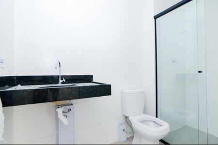 Banheiro social de apartamento à venda com 2 quartos, 45m² em Macedo, Guarulhos