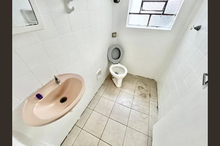 Casa de condomínio para alugar com 75m², 2 quartos e sem vaga Casa de condomínio para alugar com 75m², 2 quartos e sem vagaBanheiro