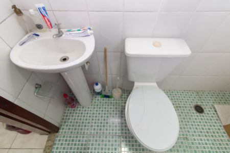 Casa de condomínio à venda com 57m², 2 quartos e 2 vagas Casa de condomínio à venda com 57m², 2 quartos e 2 vagasBanheiro