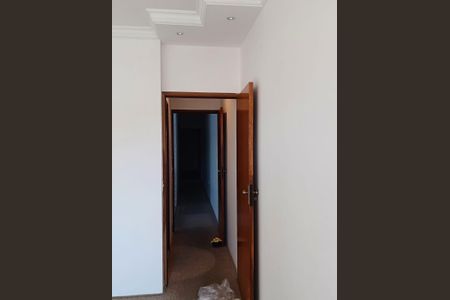 Corredor de casa à venda com 3 quartos, 160m² em Vila Alpina, São Paulo